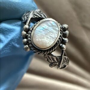 Beautiful Sterling Silver 925 Mother of Pearl Ring size 8